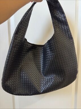 Woven Black Hobo Shoulder Bag - Timeless Everyday Style